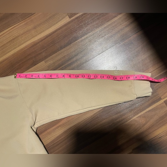 ❄️TAKE 50% OFF LIST PRICE❄️ 🌟HOST PICK🌟 Arro Athletics hoodie - Picture 12 of 12